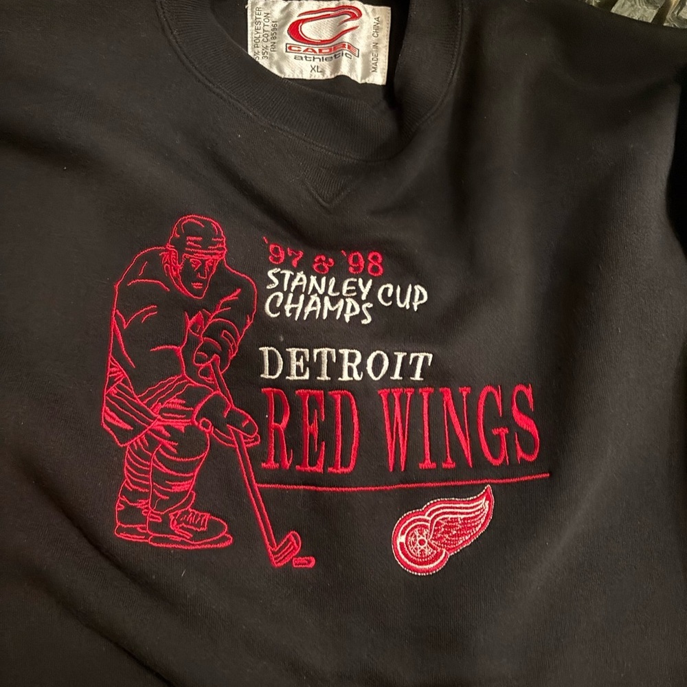 Genuine Detroit‎ Red Wings Black Sweatshirt